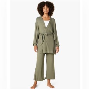 NWOT Beyond Yoga Women's Coffee Run Cardigan + Free Flow Wide Leg Cropped Pant